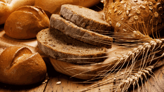 Brot, Brötchen und Getreideähre